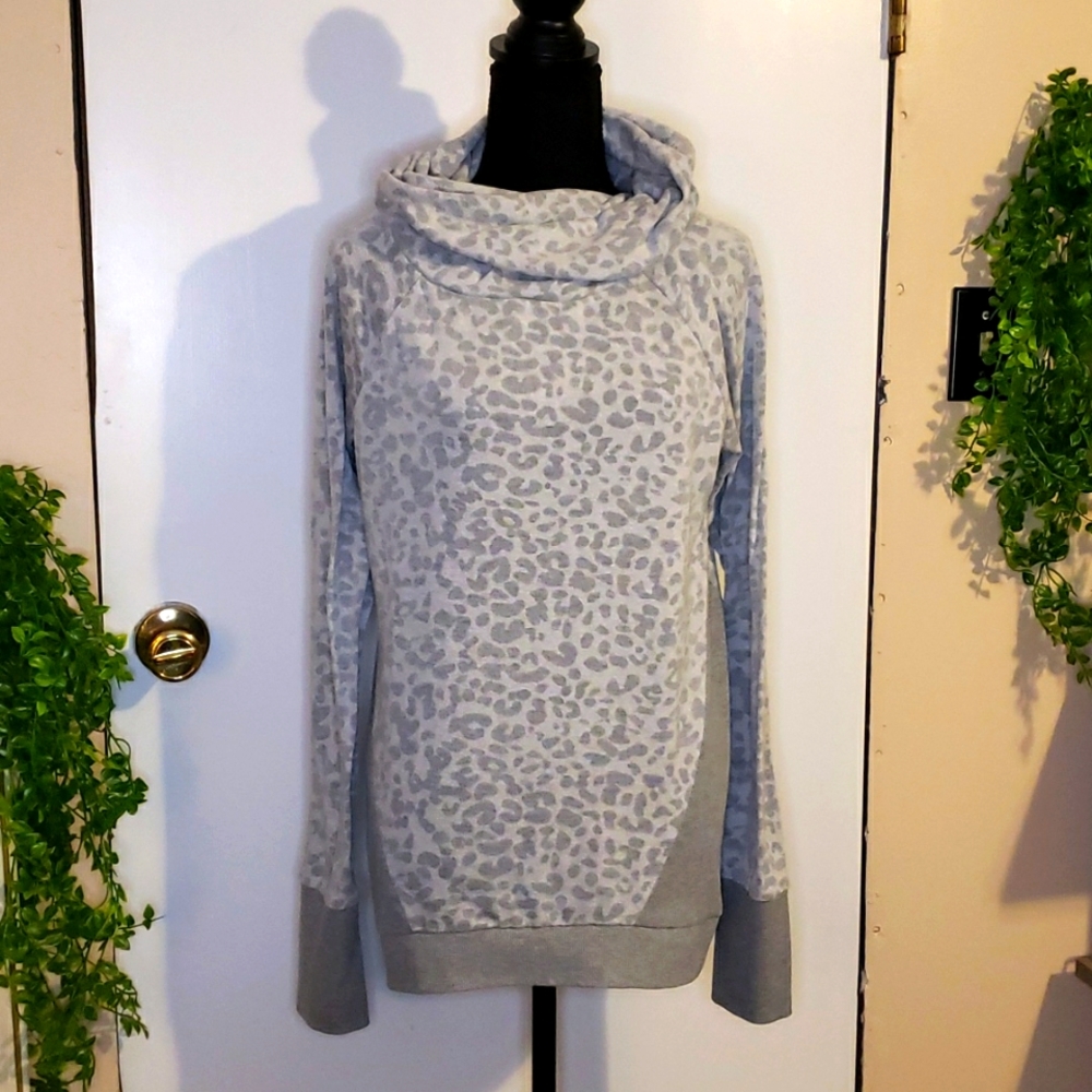 Leopard Cowl Neck Sweater 🐆 Sz M 🧣 Cozy Fall Layer